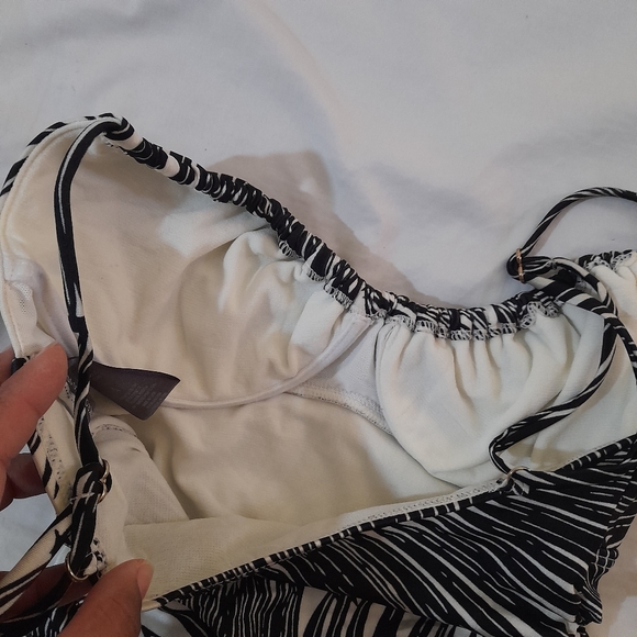 ● Vince Camuto | One Piece Swimsuit. - Picture 10 of 13